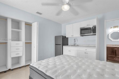 House in Miami, Florida 1 bedroom № 2153987 - photo 5