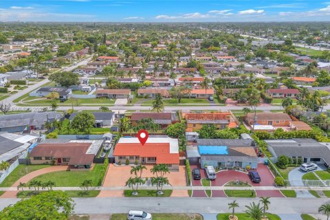 House in Miami, Florida 1 bedroom № 2153987 - photo 6