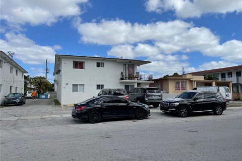 Commercial property in Hialeah, Florida № 1783896 - photo 2