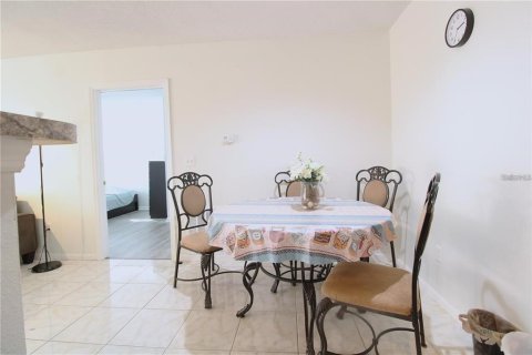 Condo in Orlando, Florida, 3 bedrooms  № 2202515 - photo 9
