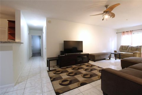 Condo in Orlando, Florida, 3 bedrooms  № 2202515 - photo 14