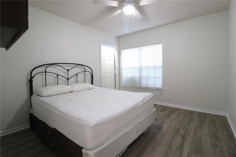 Condo in Orlando, Florida, 3 bedrooms  № 2202515 - photo 15
