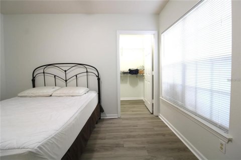 Condo in Orlando, Florida, 3 bedrooms  № 2202515 - photo 16