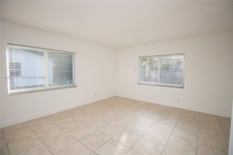 Снять в аренду виллу или дом в Форт-Лодердейл, Флорида 1 спальня, № 2031592 - фото 6