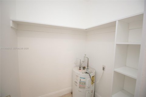 Снять в аренду виллу или дом в Форт-Лодердейл, Флорида 1 спальня, № 2031592 - фото 10