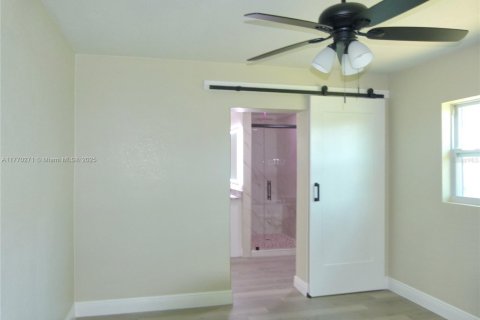 House in Okeechobee, Florida 3 bedrooms, 115.94 sq.m. № 1693185 - photo 21