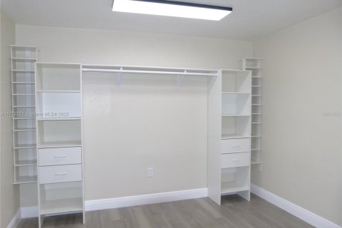 House in Okeechobee, Florida 3 bedrooms, 115.94 sq.m. № 1693185 - photo 27