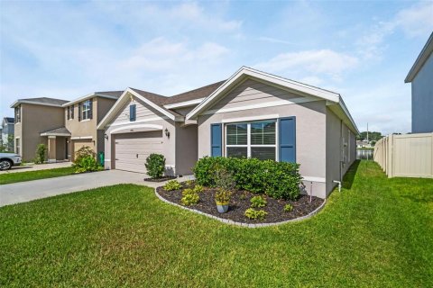 Casa en venta en Zephyrhills, Florida, 4 dormitorios, 171.5 m2 № 1793836 - foto 1