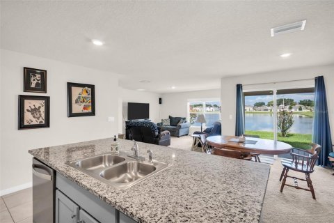Casa en venta en Zephyrhills, Florida, 4 dormitorios, 171.5 m2 № 1793836 - foto 9