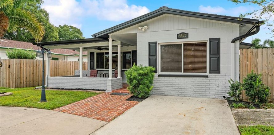 Villa ou maison à Saint Petersburg, Floride 3 chambres, 125.98 m2 № 2398356