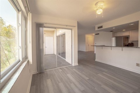 Condominio en venta en Clearwater, Florida, 2 dormitorios, 85.66 m2 № 2108532 - foto 5