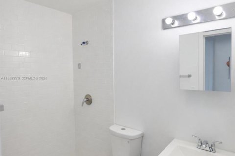 Apartment in Miami Beach, Florida 1 bedroom № 2059566 - photo 10