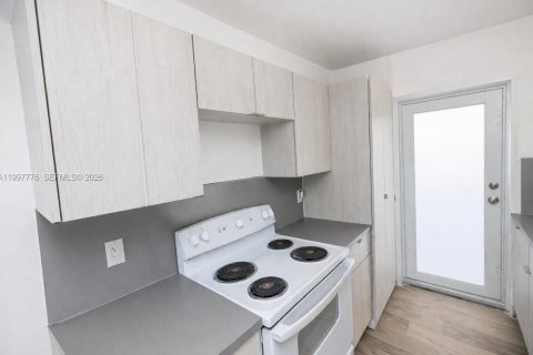 Apartment in Miami Beach, Florida 1 bedroom № 2059566 - photo 2