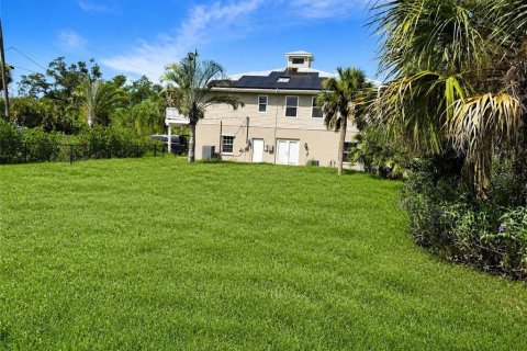 Villa ou maison à vendre à Port Charlotte, Floride: 4 chambres, 440.91 m2 № 2208123 - photo 17