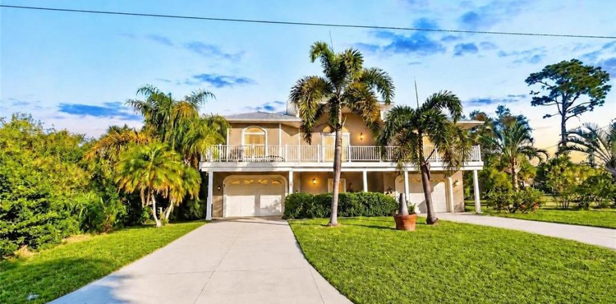 Villa ou maison à Port Charlotte, Floride 4 chambres, 440.91 m2 № 2208123