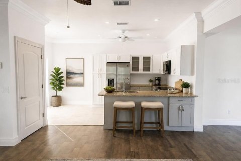 Villa ou maison à vendre à Port Charlotte, Floride: 4 chambres, 440.91 m2 № 2208123 - photo 5
