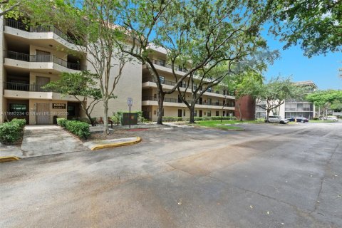 Condo in Plantation, Florida, 2 bedrooms  № 1928527 - photo 1