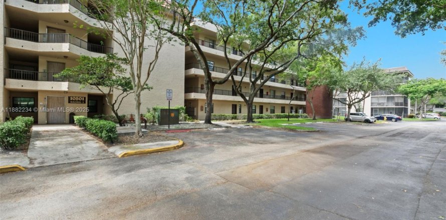 Condo in Plantation, Florida, 2 bedrooms № 1928527