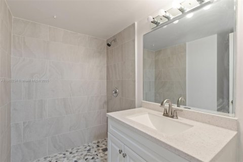 Condo in Plantation, Florida, 2 bedrooms  № 1928527 - photo 20