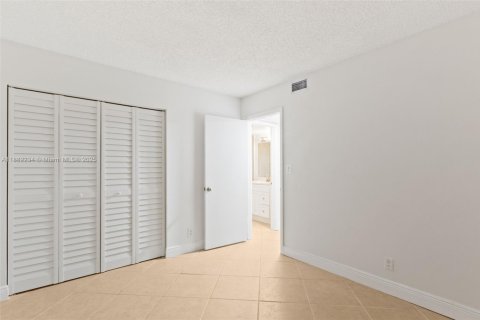 Condo in Plantation, Florida, 2 bedrooms  № 1928527 - photo 19