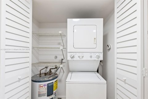 Condo in Plantation, Florida, 2 bedrooms  № 1928527 - photo 21