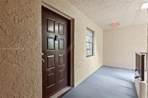 Condo in Plantation, Florida, 2 bedrooms  № 1928527 - photo 3