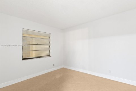Condo in Plantation, Florida, 2 bedrooms  № 1928527 - photo 16
