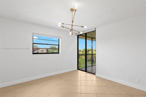 Condo in Plantation, Florida, 2 bedrooms  № 1928527 - photo 17