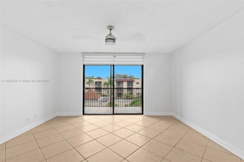 Condo in Plantation, Florida, 2 bedrooms  № 1928527 - photo 5