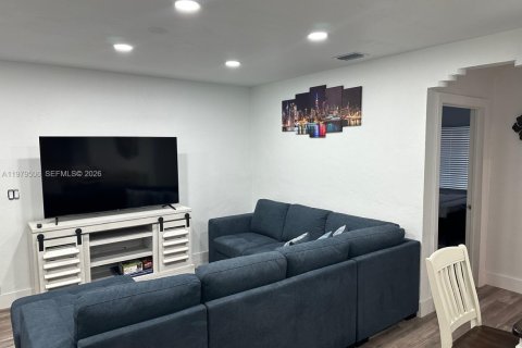 Villa ou maison à louer à Miami, Floride: 3 chambres, 104.7 m2 № 2046352 - photo 4