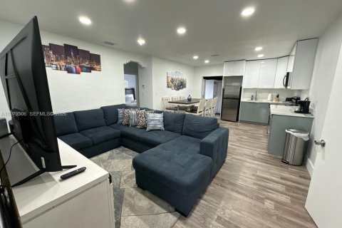 Villa ou maison à louer à Miami, Floride: 3 chambres, 104.7 m2 № 2046352 - photo 3