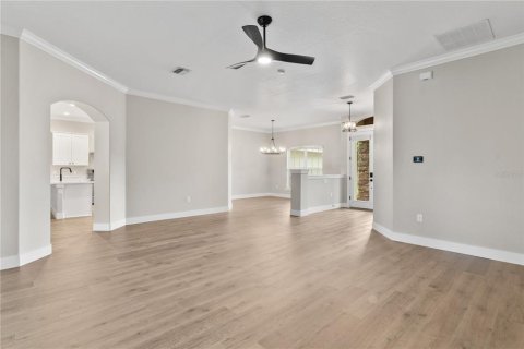 House in Oxford, Florida 5 bedrooms, 271.27 sq.m. № 1758206 - photo 10