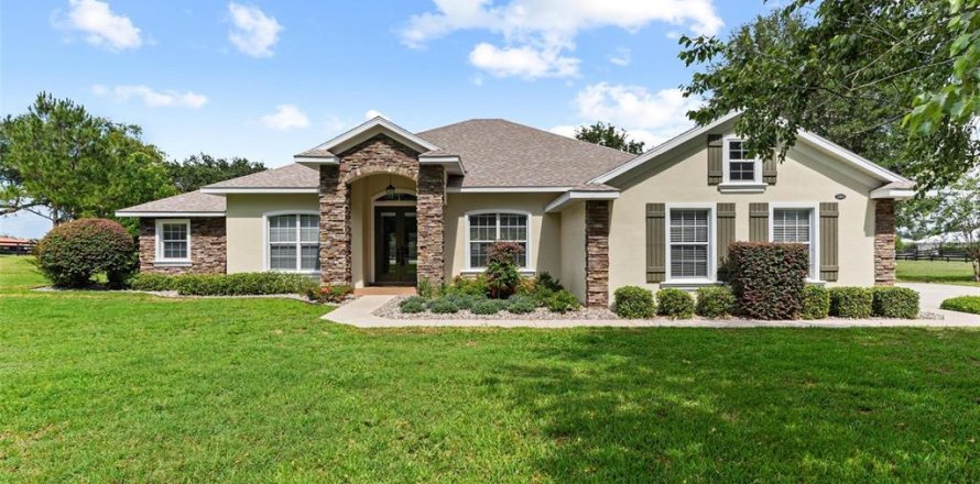 House in Oxford, Florida 5 bedrooms, 271.27 sq.m. № 1758206