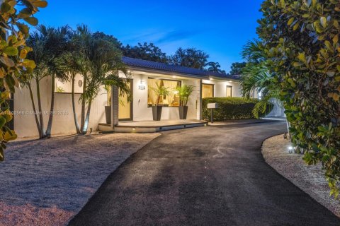 House in Biscayne Park, Florida 2 bedrooms, 117.52 sq.m. № 1951902 - photo 4