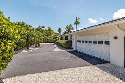 House in Biscayne Park, Florida 2 bedrooms, 117.52 sq.m. № 1951902 - photo 8