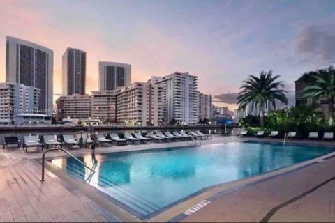 Copropriété à vendre à Hallandale Beach, Floride: 2 chambres, 95.69 m2 № 1961802 - photo 13