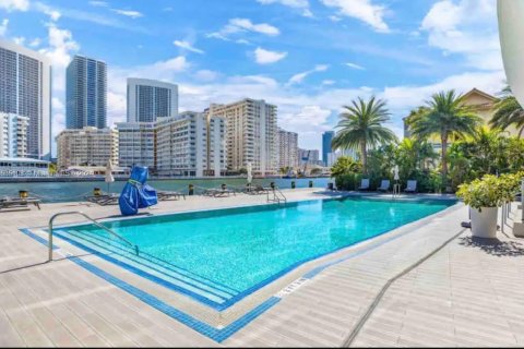 Copropriété à vendre à Hallandale Beach, Floride: 2 chambres, 95.69 m2 № 1961802 - photo 12