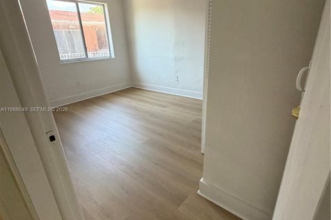 Appartement à louer à Miami, Floride: 2 chambres, 443.79 m2 № 2051230 - photo 4