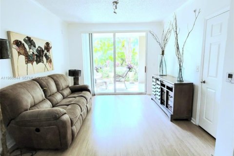 Condo in Sunny Isles Beach, Florida, 1 bedroom  № 2030105 - photo 7