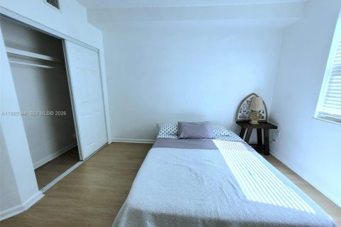 Condo in Sunny Isles Beach, Florida, 1 bedroom  № 2030105 - photo 15