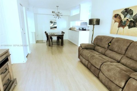 Condo in Sunny Isles Beach, Florida, 1 bedroom  № 2030105 - photo 8