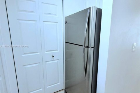 Condo in Sunny Isles Beach, Florida, 1 bedroom  № 2030105 - photo 11