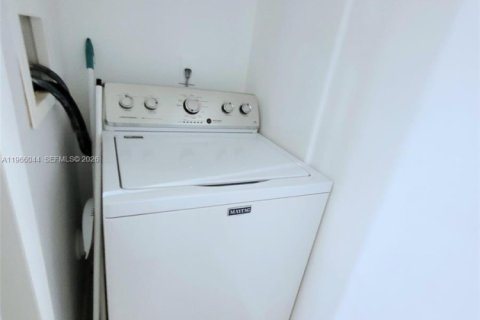 Condo in Sunny Isles Beach, Florida, 1 bedroom  № 2030105 - photo 12