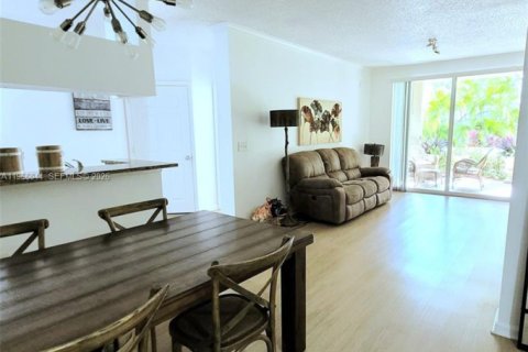 Condo in Sunny Isles Beach, Florida, 1 bedroom  № 2030105 - photo 5