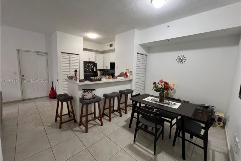 Condominio en alquiler en Doral, Florida, 2 dormitorios, 84.54 m2 № 1947991 - foto 1