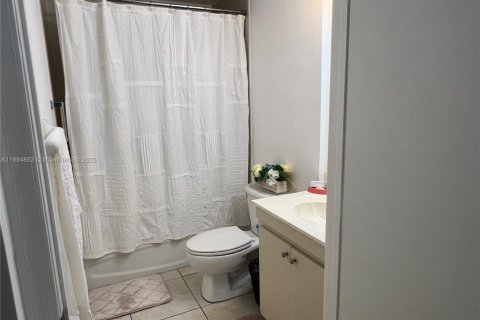 Condominio en alquiler en Doral, Florida, 2 dormitorios, 84.54 m2 № 1947991 - foto 4