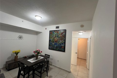 Condominio en alquiler en Doral, Florida, 2 dormitorios, 84.54 m2 № 1947991 - foto 5
