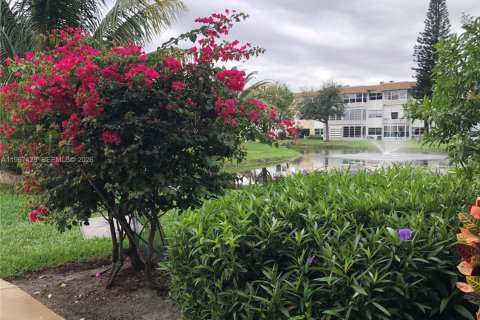 Condominio en Lauderdale Lakes, Florida, 1 dormitorio  № 2081408