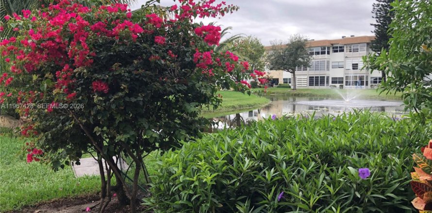 Condominio en Lauderdale Lakes, Florida, 1 dormitorio  № 2081408