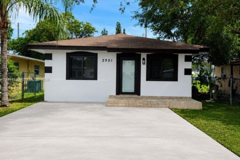 House in Miami, Florida 3 bedrooms, 134.71 sq.m. № 2076511